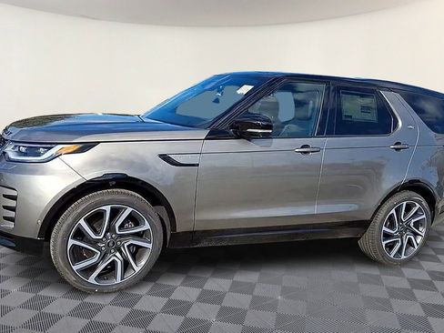 Used 2024 Land Rover Discovery Dynamic SE image 4