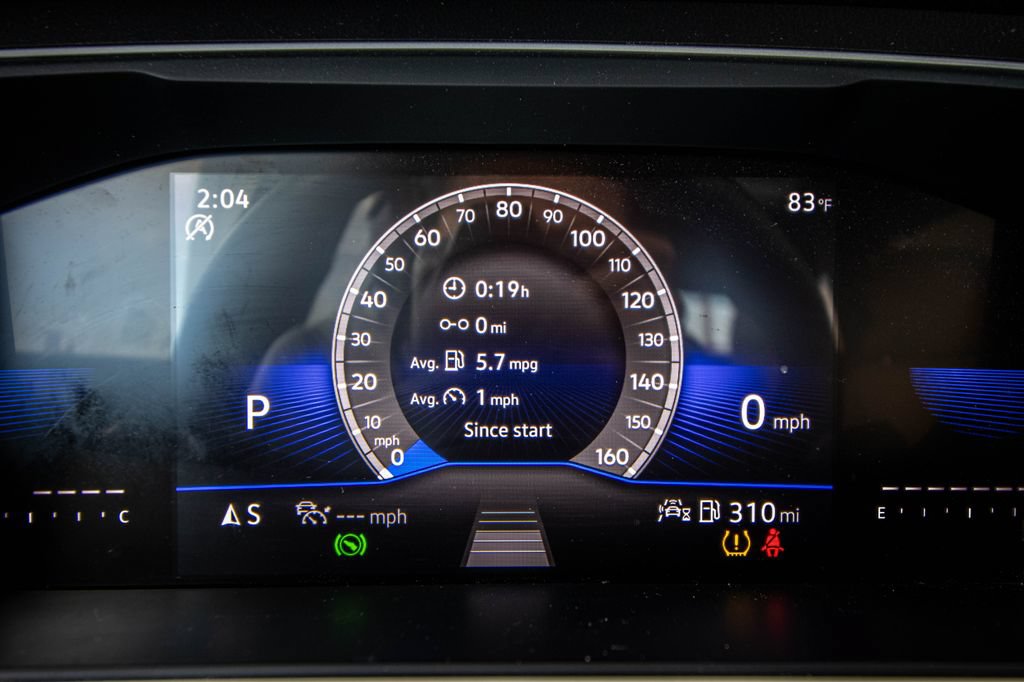 Certified 2024 Volkswagen Tiguan SE R-Line FWD image 38