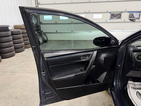 Used 2018 Toyota Corolla SE image 23