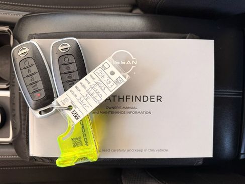 Used 2025 Nissan Pathfinder SV AWD/4WD image 37
