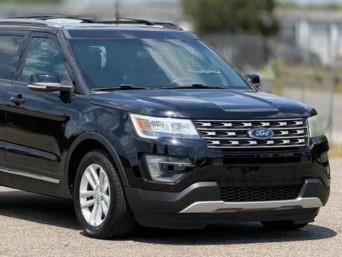 Used 2016 Ford Explorer XLT w/ Equipment Group 202A FWD image 15