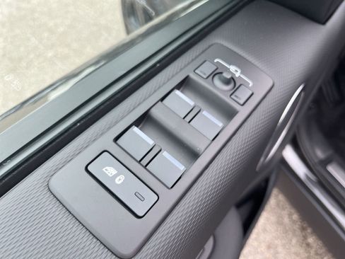 New 2025 Land Rover Discovery Dynamic SE image 11