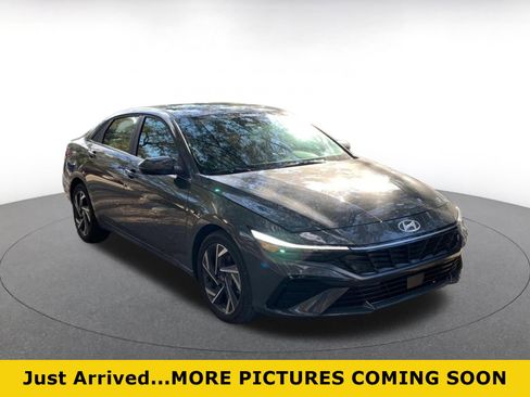 Used 2025 Hyundai Elantra Limited image 1