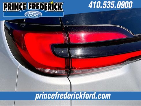 Used 2024 Chrysler Pacifica Touring-L image 27