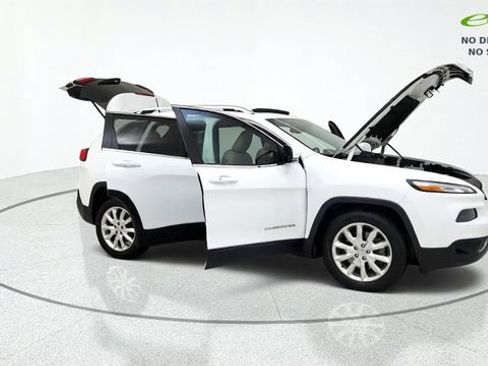 Used 2016 Jeep Cherokee Limited w/ Luxury Group FWD image 11