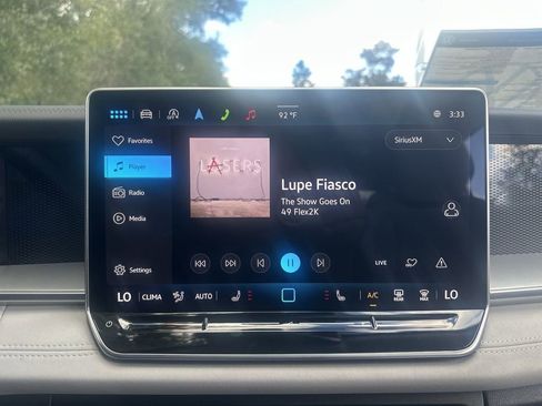 New 2025 Volkswagen Tiguan SE image 16