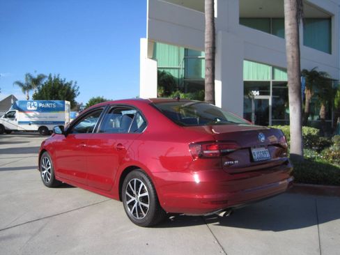 Used 2016 Volkswagen Jetta SE FWD image 3