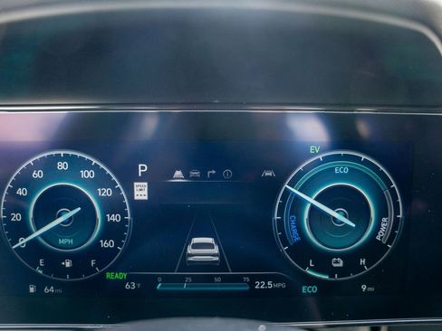 New 2025 Hyundai Elantra SEL image 23