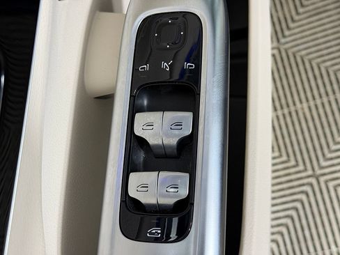 Used 2025 Mercedes-Benz C 300 4MATIC Sedan image 36