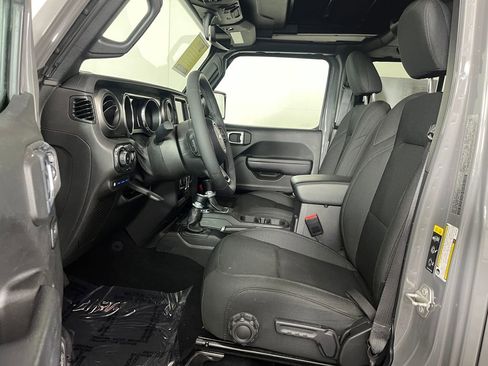 Used 2023 Jeep Wrangler Unlimited w/ Sun & Screen Package image 11