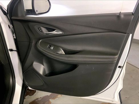 Used 2025 Buick Encore GX Preferred AWD/4WD image 27