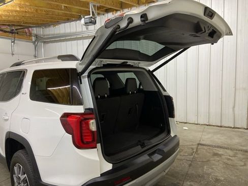 Used 2023 GMC Acadia SLT AWD/4WD image 10