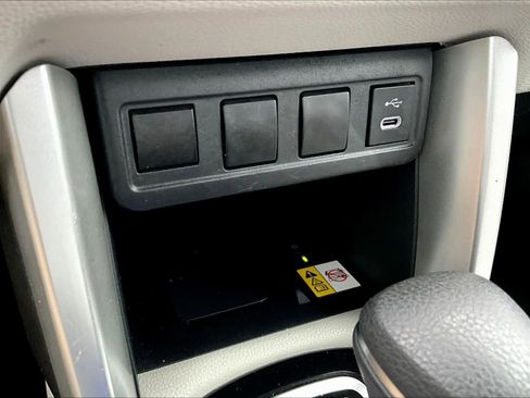 Used 2023 Toyota Corolla Cross LE image 27