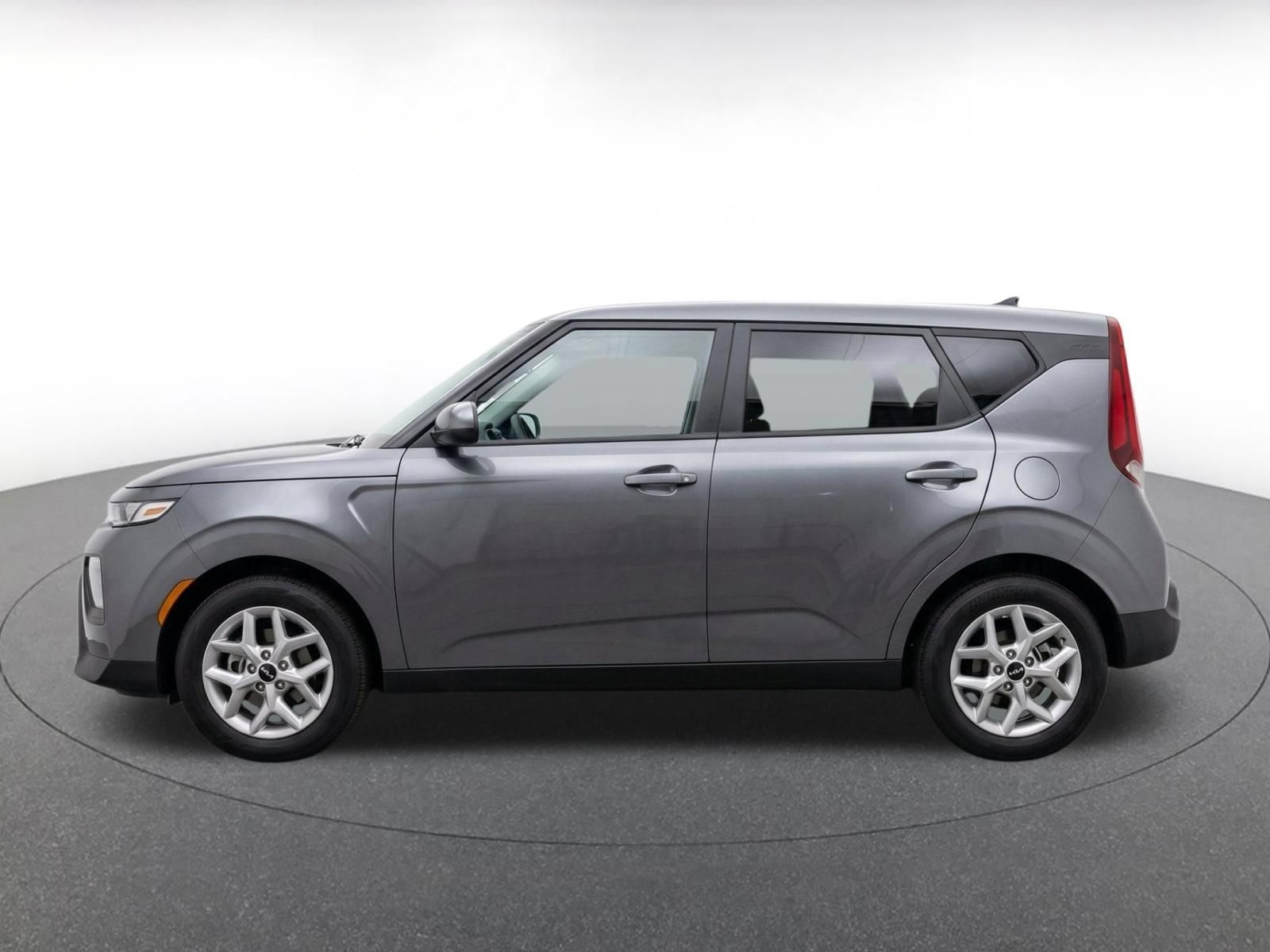 Used 2025 Kia Soul LX w/ LX Technology Package FWD image 4