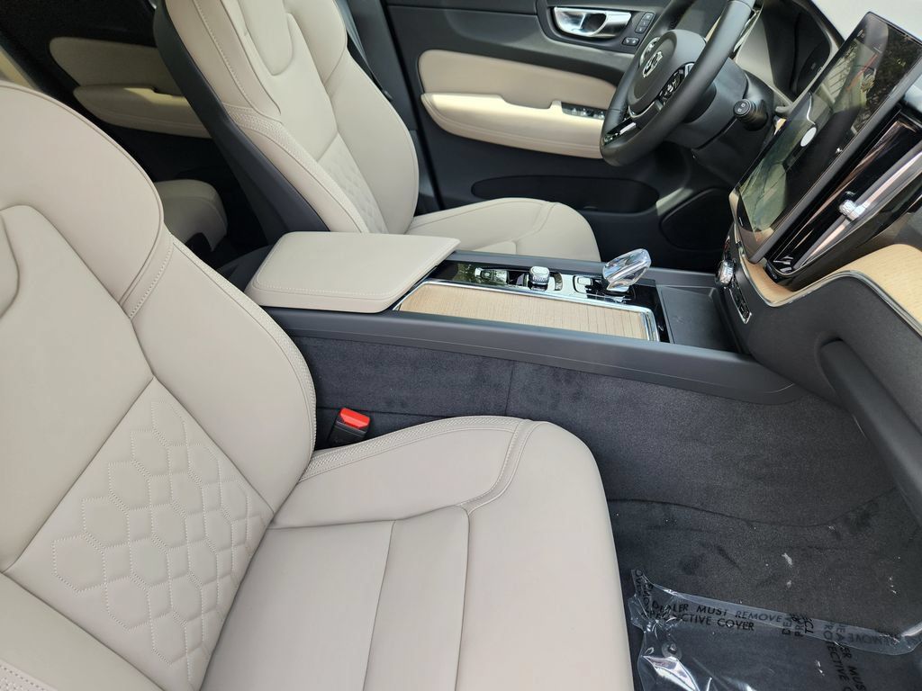 New 2026 Volvo XC60 T8 Plus w/ Climate Package PRO AWD/4WD image 5