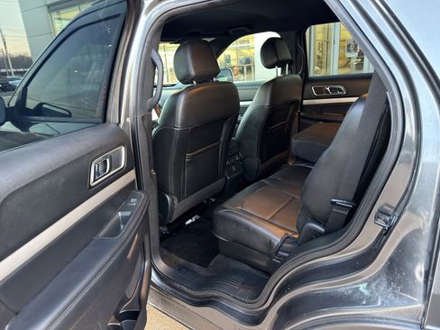 Used 2017 Ford Explorer XLT w/ Equipment Group 202A image 14