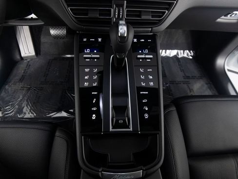 Certified 2026 Porsche Macan S AWD/4WD image 26