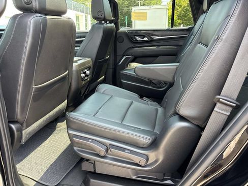 Used 2023 GMC Yukon Denali AWD/4WD image 14