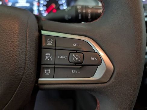 Used 2025 Jeep Compass Trailhawk AWD/4WD image 16