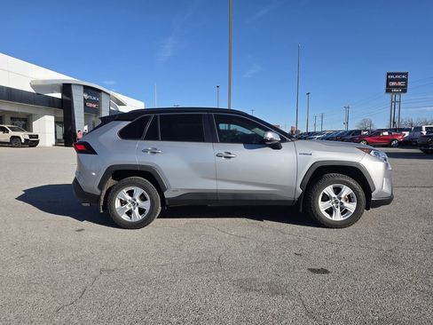 Used 2020 Toyota RAV4 XLE image 8