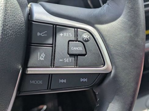 Used 2023 Toyota Highlander XSE FWD image 25