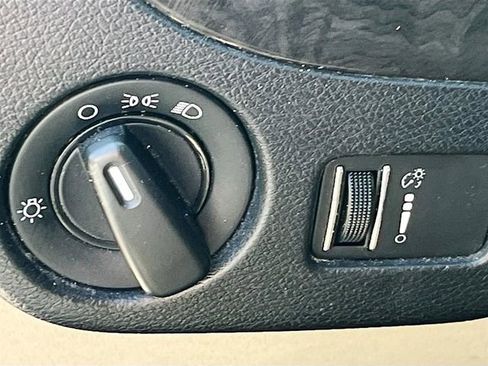 Used 2019 Dodge Grand Caravan SE FWD image 10