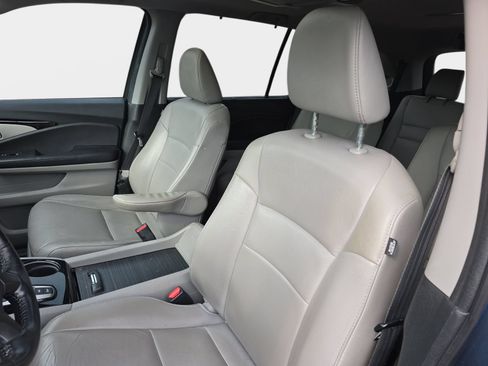 Used 2019 Honda Pilot Touring image 8