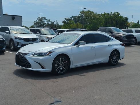 Used 2025 Lexus ES 350 w/ Premium Package FWD image 2