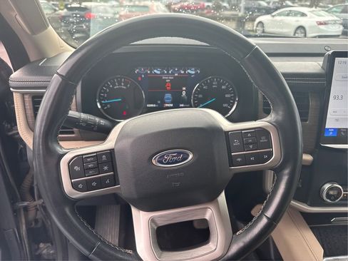 Used 2023 Ford Expedition Limited image 12
