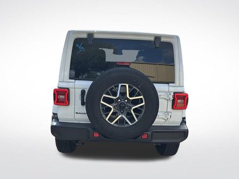 Used 2025 Jeep Wrangler Unlimited Sahara AWD/4WD image 36