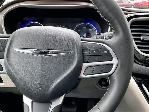 Used 2022 Chrysler Voyager LX FWD image 19