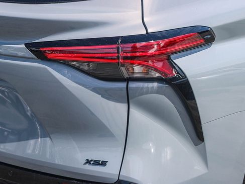 New 2026 Toyota Sienna XSE FWD image 10