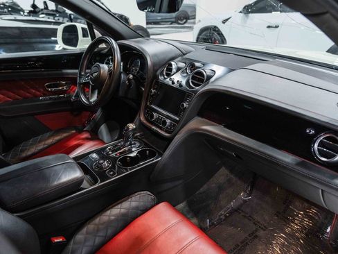 Used 2019 Bentley Bentayga AWD/4WD image 17