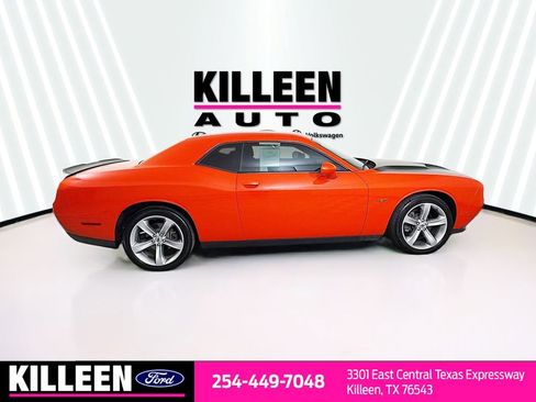 Used 2017 Dodge Challenger R/T image 6