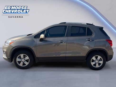 Used 2022 Chevrolet Trax LT w/ LT Convenience Package image 2