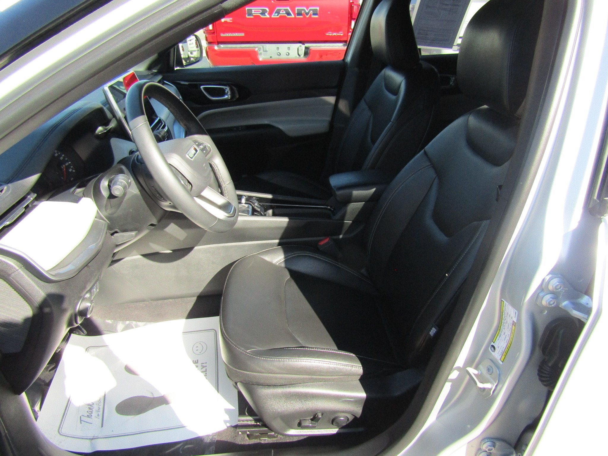 Used 2025 Jeep Compass Limited AWD/4WD image 13