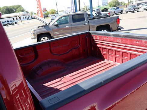 Used 2017 Nissan Titan SV AWD/4WD image 20