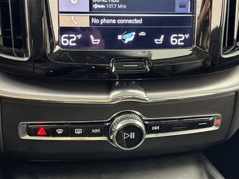 Used 2021 Volvo XC60 T5 Momentum image 23