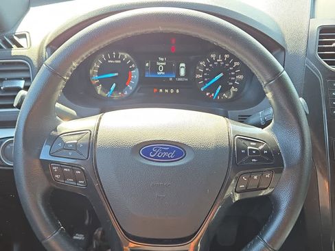 Used 2018 Ford Explorer XLT image 16