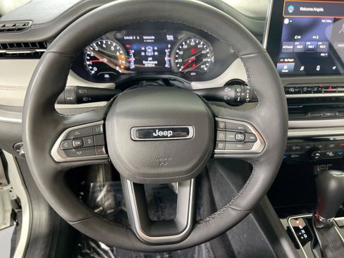 Used 2024 Jeep Compass Limited image 11