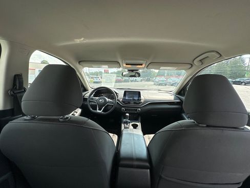 Used 2025 Nissan Altima 2.5 SV FWD image 20