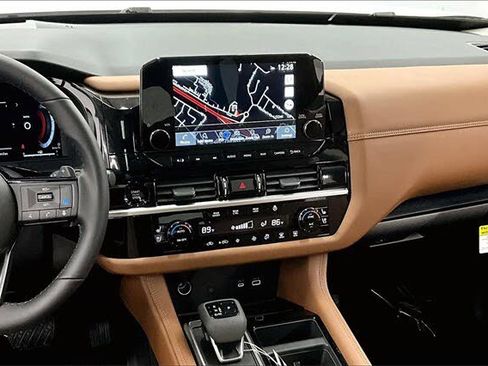 New 2025 Nissan Pathfinder Platinum image 16