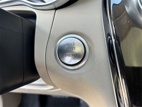 Used 2019 Mercedes-Benz GLC 300 4MATIC image 30