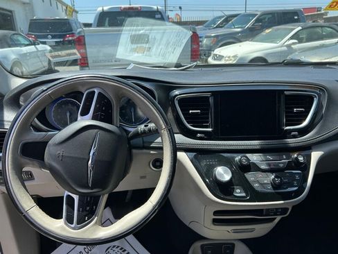 Used 2018 Chrysler Pacifica Limited FWD image 20