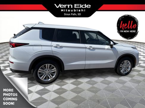 Used 2023 Mitsubishi Outlander ES AWD/4WD image 1