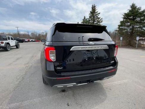 Used 2023 Ford Explorer XLT w/ Equipment Group 202A image 8