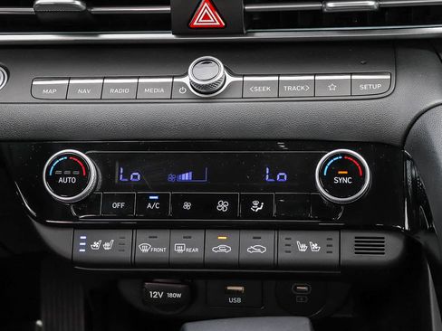 Used 2025 Hyundai Elantra Limited FWD image 20