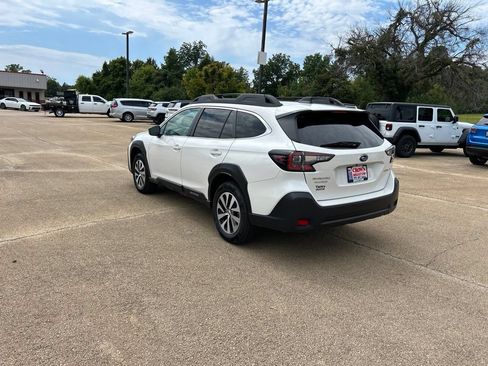 Used 2025 Subaru Outback Premium AWD/4WD image 3