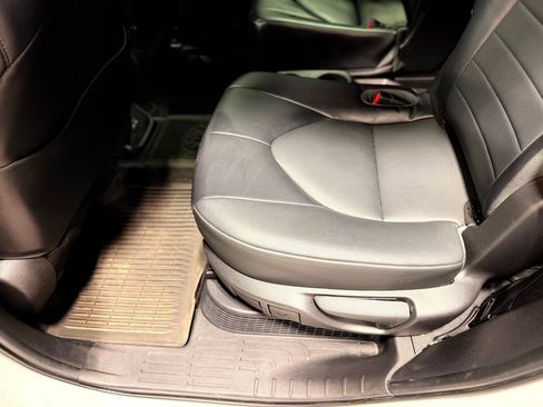 Used 2022 Toyota Highlander XLE image 22