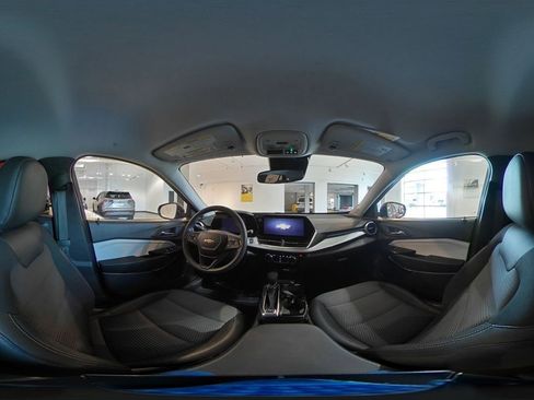 Used 2025 Chevrolet Trax LT FWD image 41